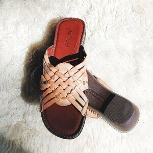 Summer Year Round! Women’s Tan Leather Slide Wedge Sandals - Great Condition!